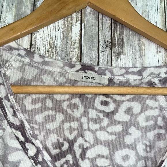 Jodifl White Leopard High Low Long Sleeve Blouse - Picture 6 of 6